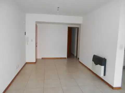 1º De Mayo 1100, Piso 01