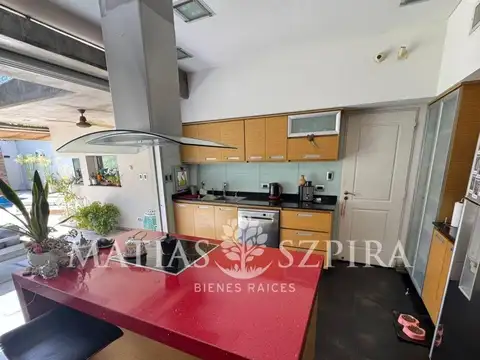 Casa en Venta con 5 cocheras