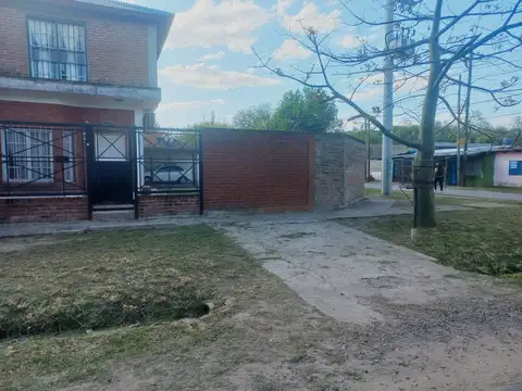 VENTA CASA 4 AMBIENTES LA REJA