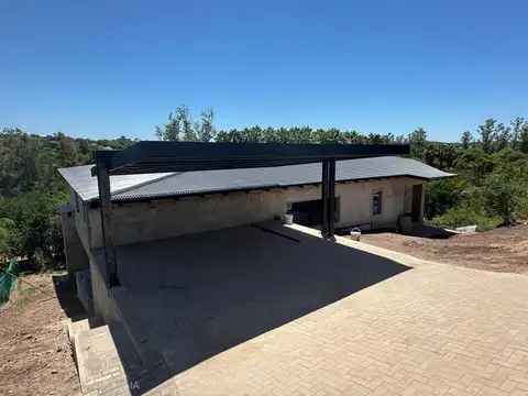 Casa en Venta con 4 cocheras