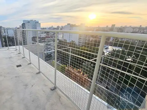 Departamento Penthouse 5 ambientes mas Sum propio con amenities y dos cocheras en Caballito Norte.