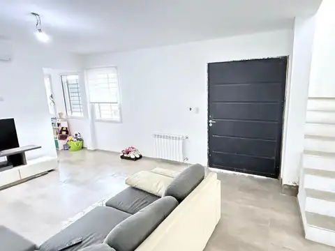 Casa 7 ambientes con 1 baño