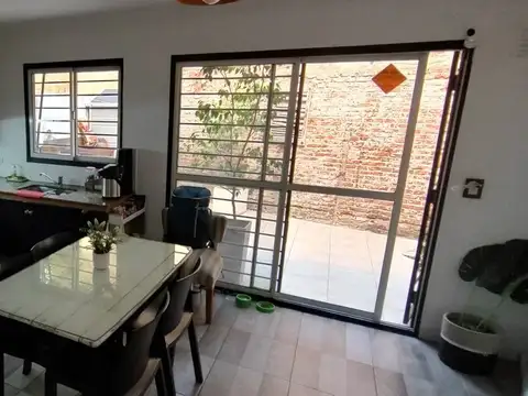 Venta. Duplex de pasillo. 3 Dormitorios y Patio. 