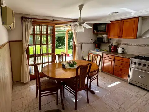 Casa en Venta con 3 cocheras