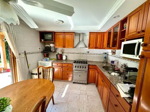 Casa 5 ambientes con 3 baños