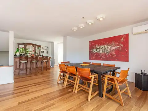 Casa 7 ambientes con 4 baños