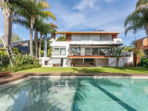 Casa de 7 ambientes en venta. Beccar, Boating Club.