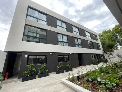 Venta Ultimo triplex 4 ambientes con jardin!!