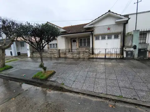 Chalet 3 Ambientes con Gran Parque + Depto 2 Amb. Independiente Barrio San Cayetano