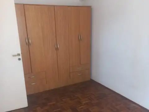 OPORTUNIDAD "UN DORMITORIO"  COCHABAMBA 831 (30M2)  PISO 5TO. INTERNO, VENTILACION CRUZADA