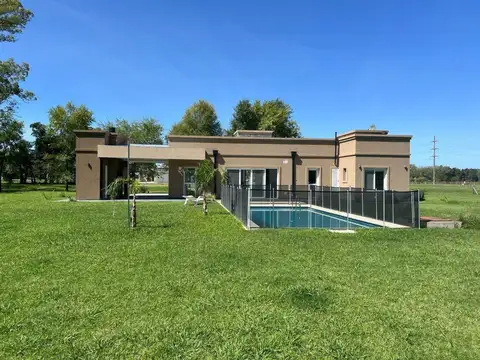 VENTA DE CASA, 4 AMBIENTES ,CLUB DE CAMPO LA ASUNCION DE LUJAN