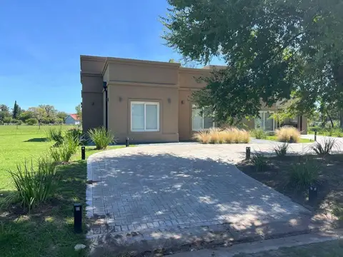 Casa en Venta en La Asunción Club de Campo, USD 210.000