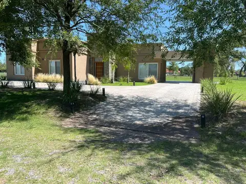 Casa 5 ambientes con 3 baños