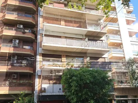 LOCAL Av Avellaneda 174 1 baño patio luz y gas