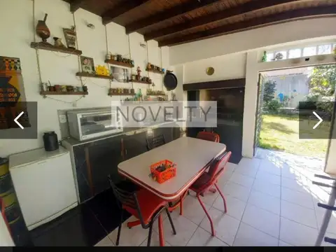 Casa con jardin, terraza, quincho, parrilla y cochera - Villa Ballester