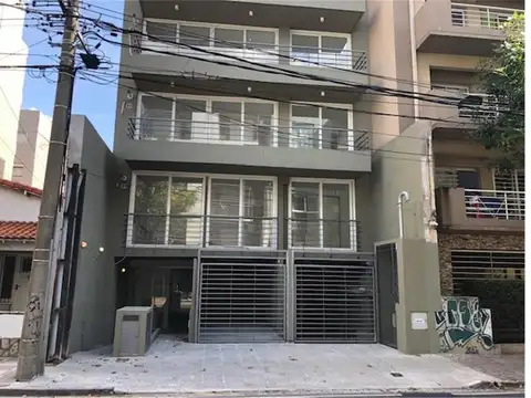 DEPARTAMENTO 2 AMB. CON BALCON, COCHERA Y  BAULERA