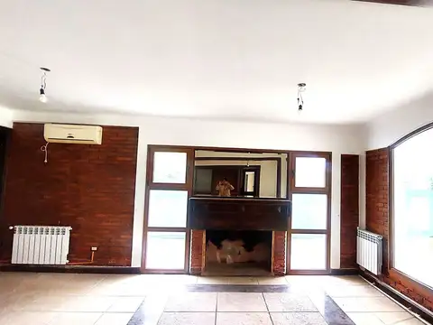 Casa 12 ambientes con 4 baños