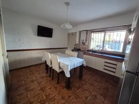 Casa 5 ambientes con 3 baños