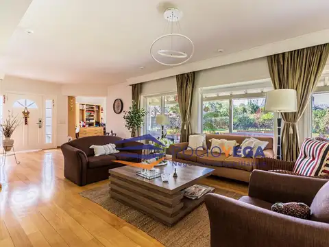 Casa 5 ambientes con 4 baños