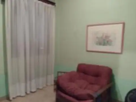 CASA 5 AMBIENTES EN 2 PLANTAS CON ENTRADA PARA 2 AUTOS