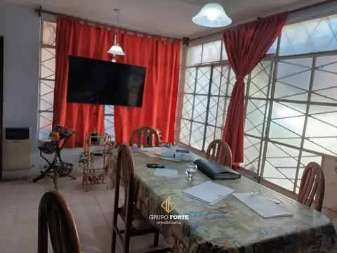 Casa en Venta con 3 cocheras