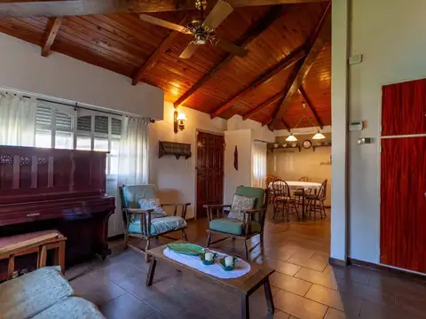 VENTA Casa 6 Amb. Con Piscina y Quincho en PALOMAR