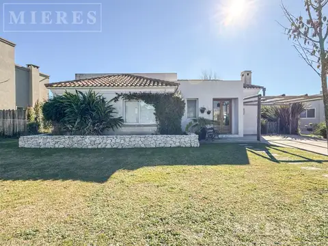 Casa en Venta con 2 cocheras