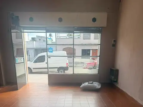 HERMOSO LOCAL A METROS DE CALLE SALTA
