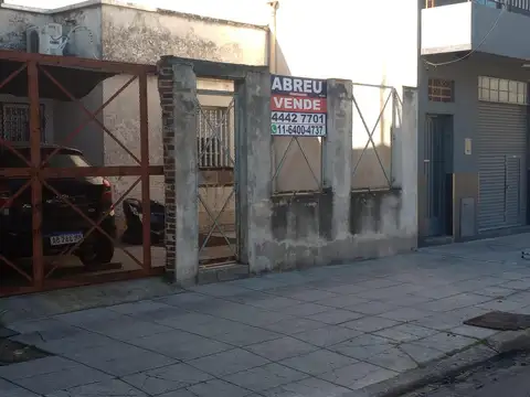 Venta de 2 Casas sobre lote (8,66 x 25,98) "Zona Polo Textil" sobre calle Giribone y Rava.