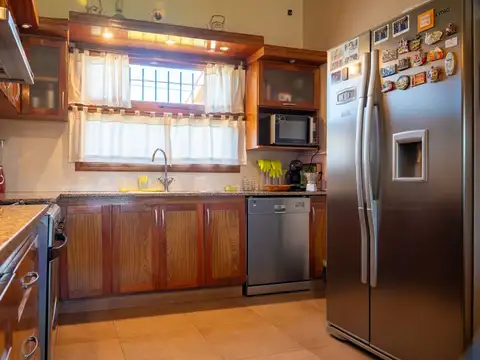 VENTA CASA 4 AMB. PILETA COCH./PARRILA APTA CRED.