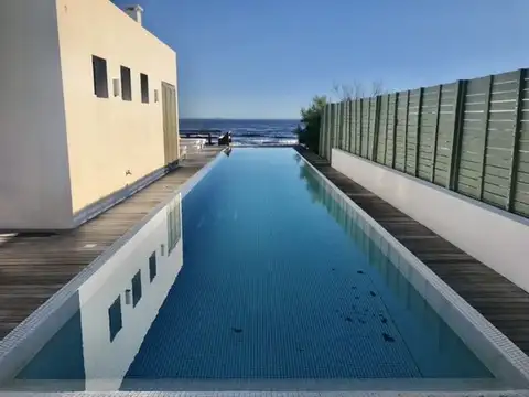 Casa 5 ambientes con 4 baños