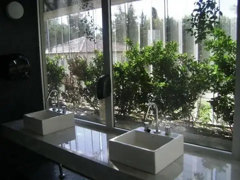 Alquiler. Oficina Comercial. Apto Uso Profesional. Panamericana 50. Cochera. Seg.24hs.