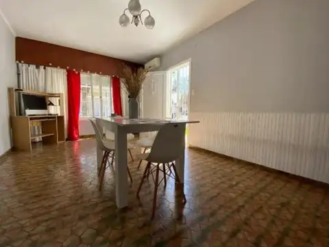 Casa en Venta en Isidro Casanova, USD 79.000