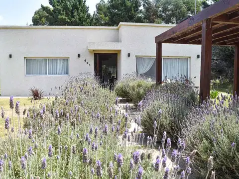 VENTA DE CASA EN COSTA ESMERALDA. CON PISCINA