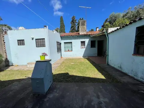 Castelar Norte, chalet 4 ambientes con fondo libre APTO CRÉD