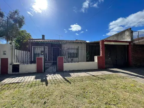 Castelar Norte, chalet 4 ambientes con fondo libre APTO CRÉD