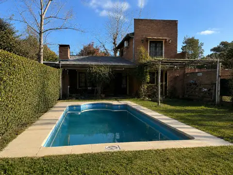VENTA CASA 3 AMB EN FRANCISCO ALVAREZ C PILETA