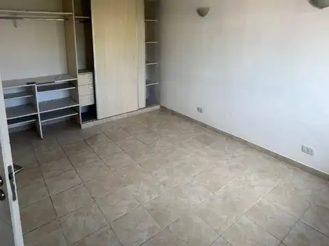 Amplio departamento 2 ambientes en alquiler en S. A.de Padua