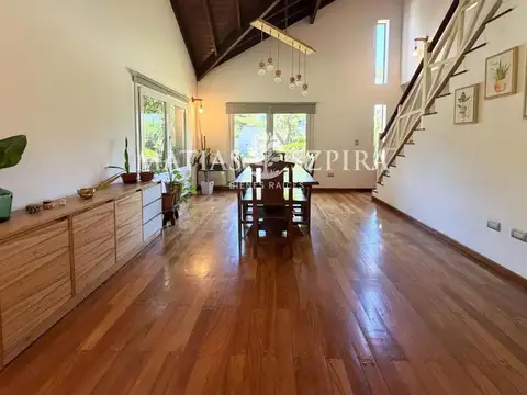Casa en Venta con 2 cocheras