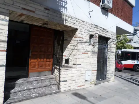 DEPARTAMENTO MUY LUMINOSOS EN ESQ. AV. SAN MARTÍN FLORIDA