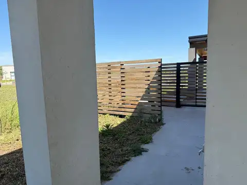 Casa 3 ambientes con 2 baños