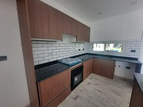 Casa 4 ambientes con 3 baños