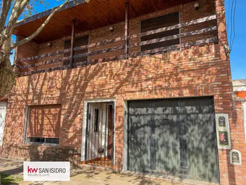CASA EN VENTA EN MUNRO I 4 AMBIENTES I COCHERA I PATIO | JARDÍN | QUINCHO | BALCÓN Y TERRAZA.