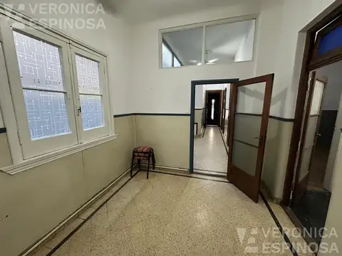 PH de cuatro ambientes en venta, Moron. Zona comercial.