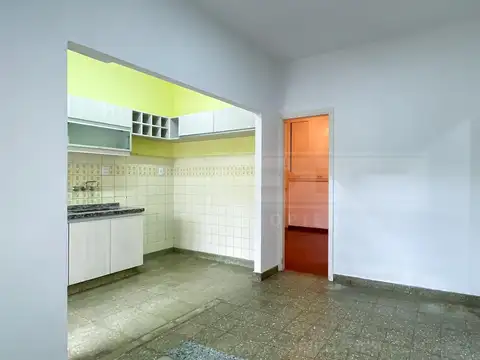 Casa 3 ambientes con 1 baño