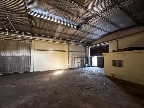 Venta Galpón en exc. ubicación sobre Bv. Oroño