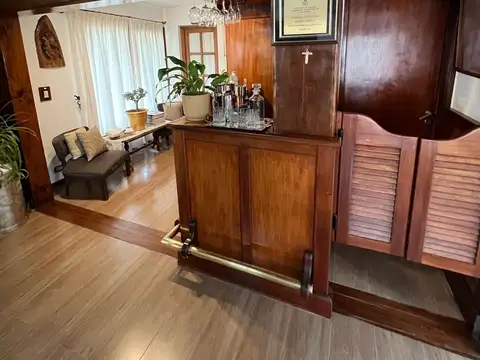 Casa en venta c/ cochera en Champagnat