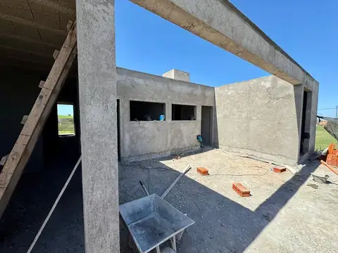 Casa 3 ambientes con 2 baños