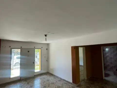 Casa 4 ambientes con 1 baño