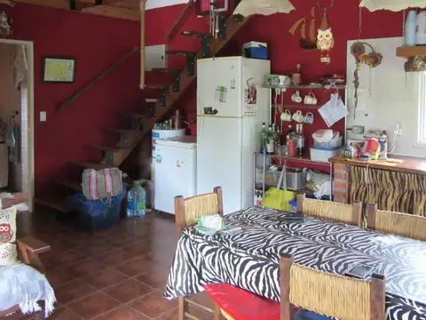 Casa 4 ambientes con 2 baños